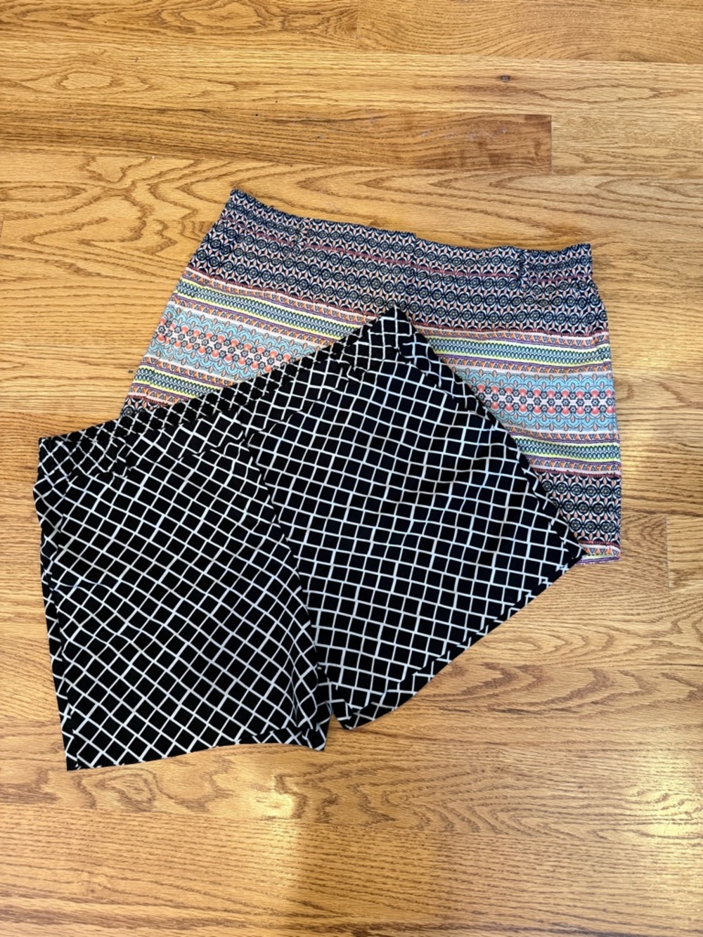 The Limited - Bundle of 2 - B/W & Multicolor Pattern Shorts
